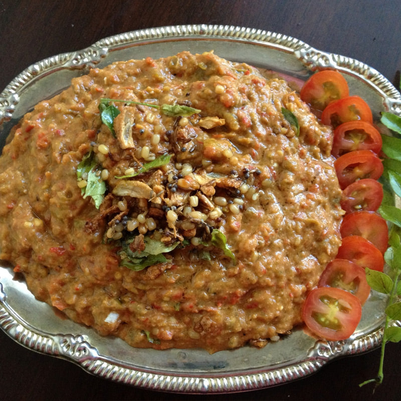 Tangy tomato roti pickle prepared with fresh tomatoes and Andhra spices served with roti and rice
